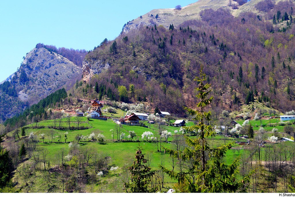 Bie numri i turistëve të huaj që vizitojnë Kosovën 