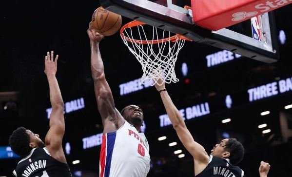 Detroit siguron një biletë për në play - off