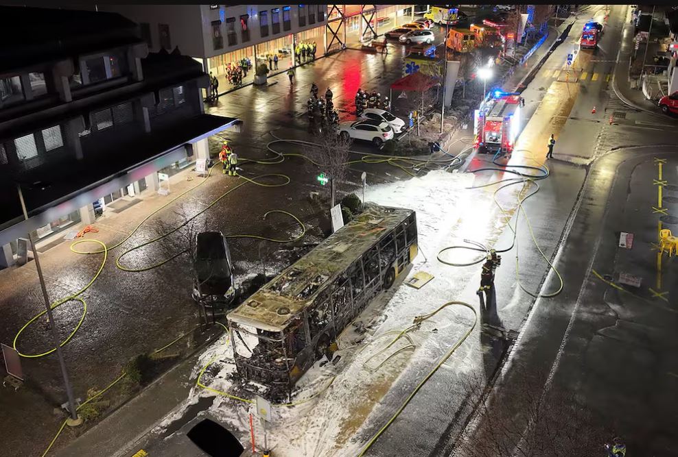 Detaje rrëqethëse  nga tragjedia në Kerzers, dëshimitari shqiptar: Gomat e autobusit shpërthyen dhe fluturuan deri në 200 metra