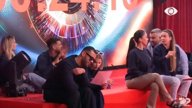 “Kunata avash me vrimat”/ Juela i drejtohet Gretës, banorja replikon: Meqë ke qejf, a do t'a shohësh...