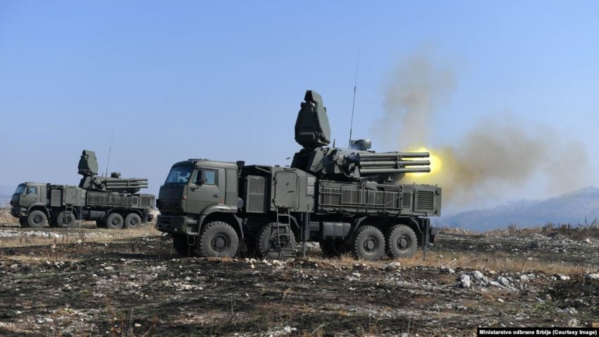 Serbia provokon Ballkanin me armatimin rus e kinez – eksperti i sigurisë paralajmëron rreziqe për stabilitetin rajonal!