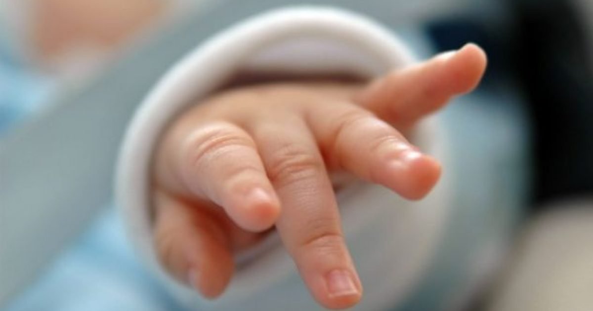 Lindi prematurë, foshnja 2 muajshe në Korçë rrezikon jetën