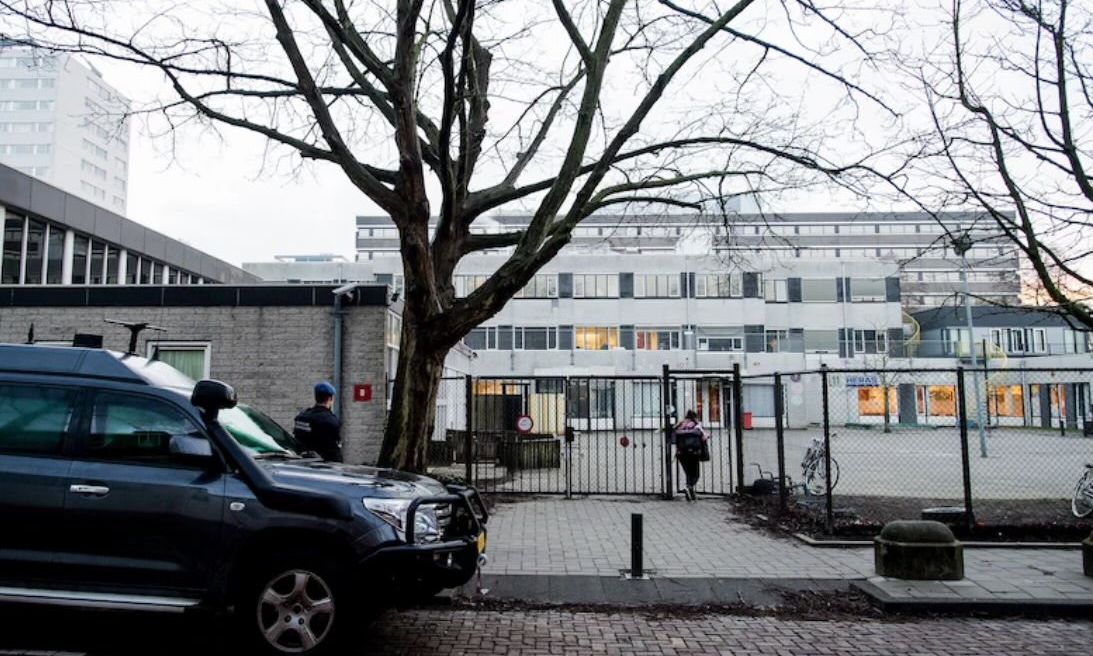 Shpërthim në një shkollë hebraike në Amsterdam. Autoritet: Akt i qëllimshëm!