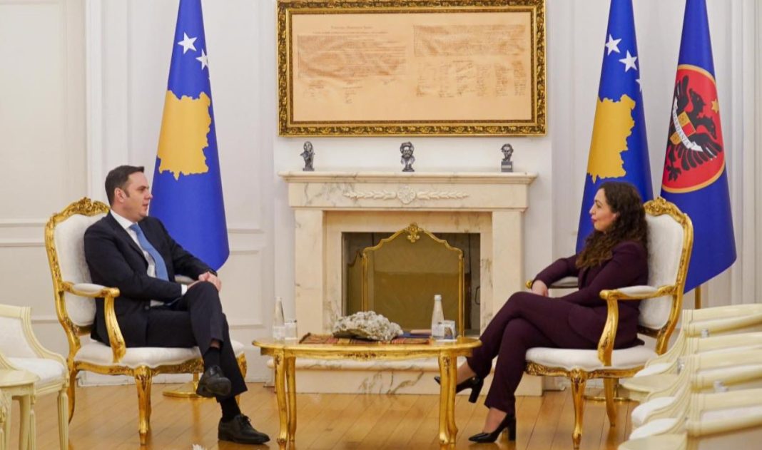 Abdixhiku flet për ‘bashkim politik’, Hoti kundër? Analistët flasin për skenarët e tensioneve brenda LDK-së për shkak të Osmanit