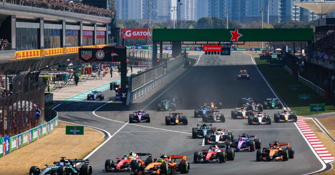 Formula 1/ Gara Sprint e Kinës i shkon Russell, e ndjekin makinat Ferrari