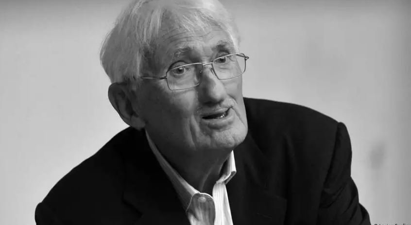 Lufta në Kosovë, Habermas mbështeti bombardimet e NATO-s ndaj Serbisë