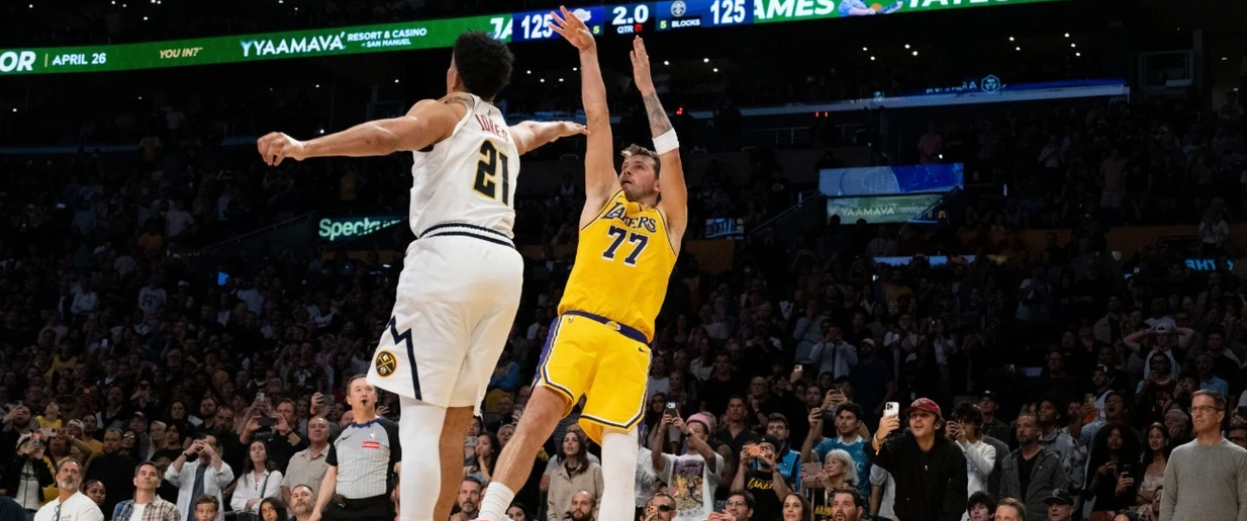 Lakers triumfojnë në ndeshjen më dramatike të sezonit në NBA