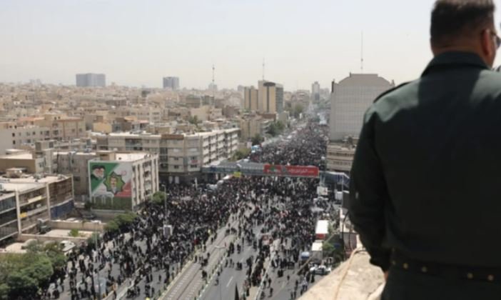 Dyshohen se ndanë vendndodhje ushtarake për Izraelin, arrestohen 20 persona në Iran