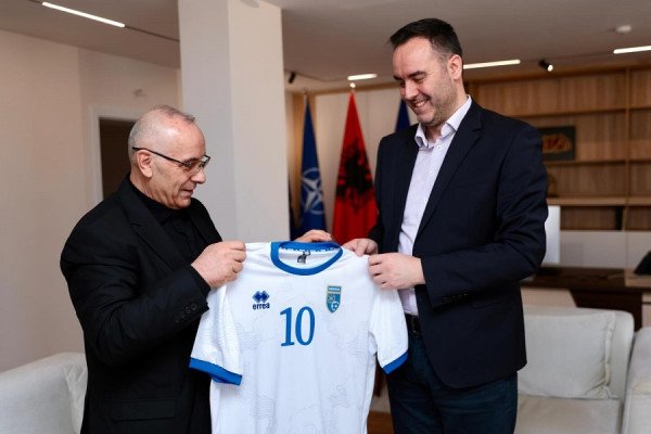 Takohen Konjufca e Ademi, diskutojnë për ndeshjen Sllovaki - Kosovë