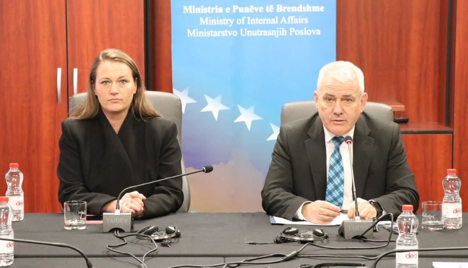Sveçla: Koordinim i plotë me komunat për zbatimin e Ligjit për të huajt dhe automjete