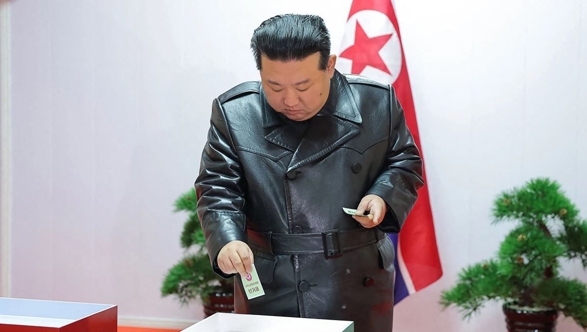 Të gjithë votuan për Kim Jong Un, diktatori fiton zgjedhjet me 99.93%, por rrjeti feston për 0.07% në Korenë e Veriut që e refuzuan!