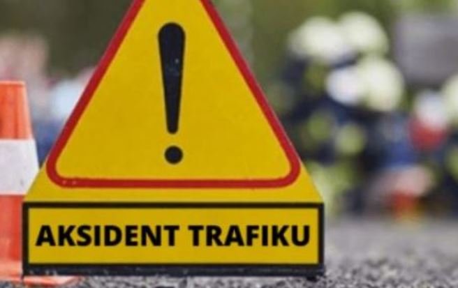Katër të lënduar si pasojë e një aksidenti mes tre veturave në Dollc