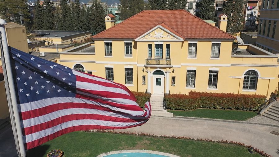 Protesta e opozitës të dielën, ambasada amerikane paralajmëron qytetarët e vet