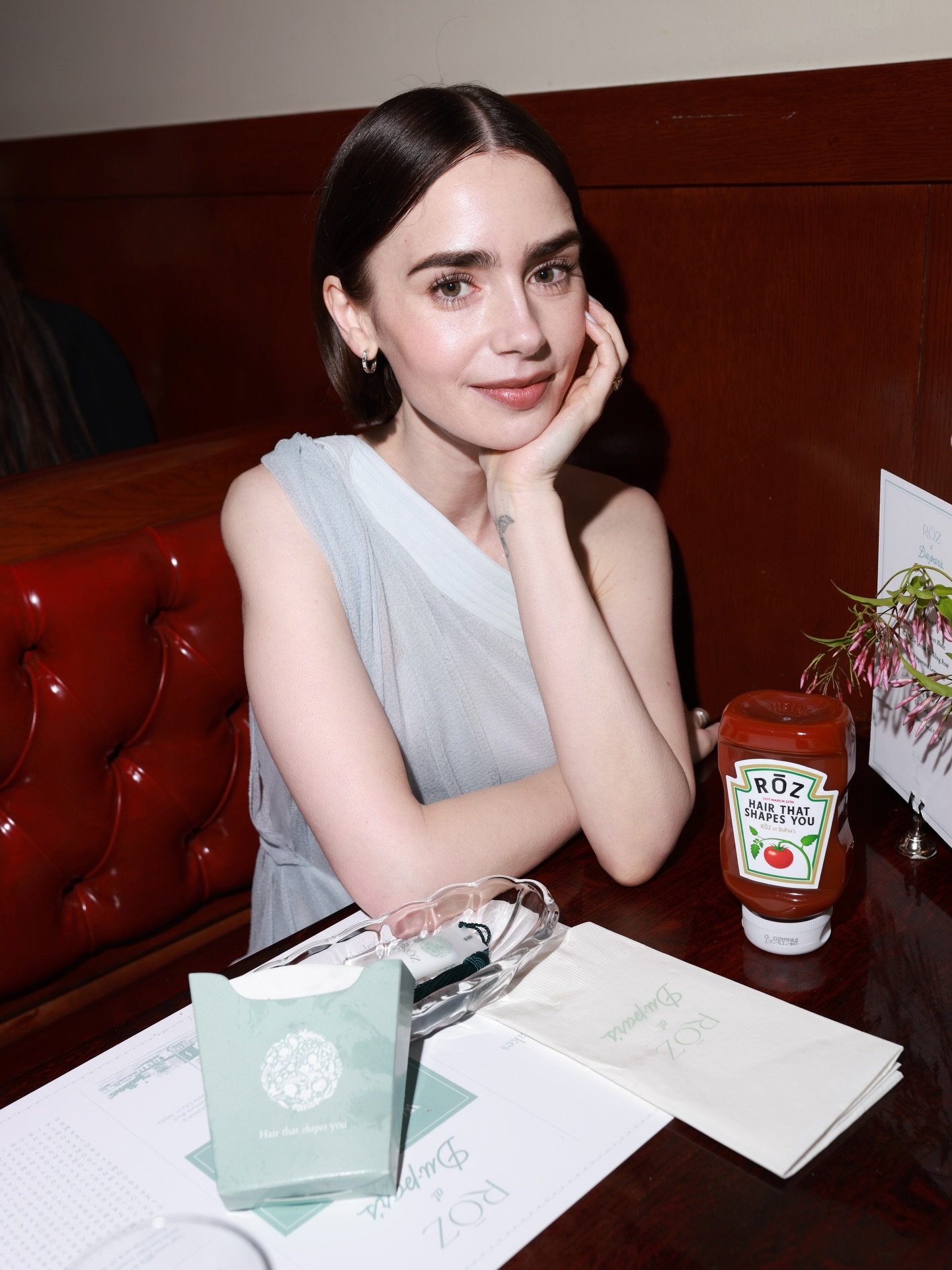 Lily Collins feston ditëlindjen