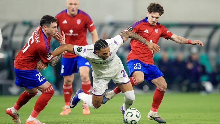 Fiorentina fiton e kualifikohet