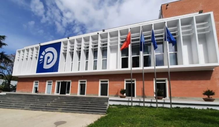 Mungesa e PD në delegacionin e Kuvendit drejt Gjermanisë, reagon Grupi Parlamentar: U përjashtuam qëllimisht