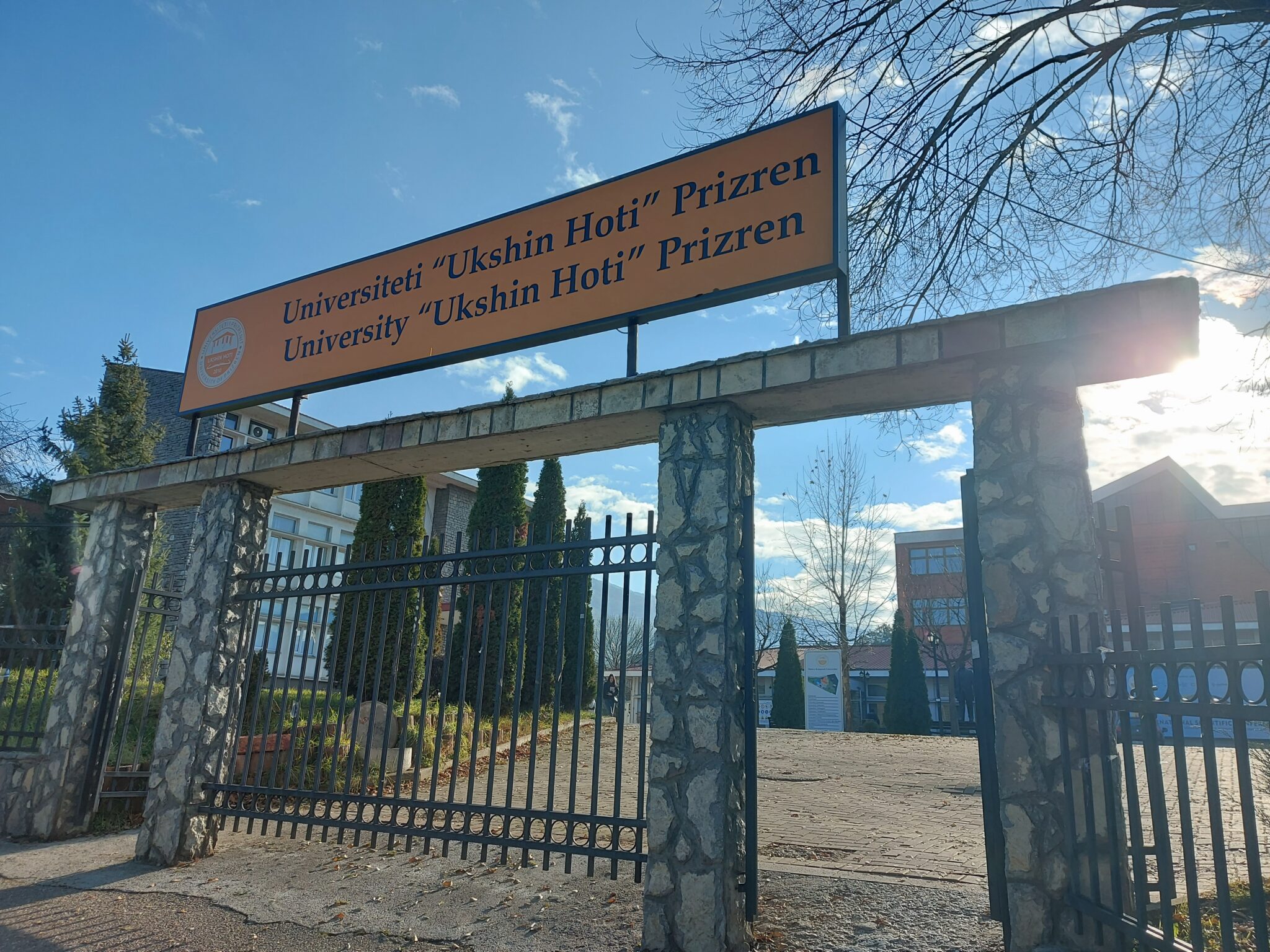 Në një tender në Universitetin e Prizrenit, kompania dorëzoi dokument të falsifikuar 