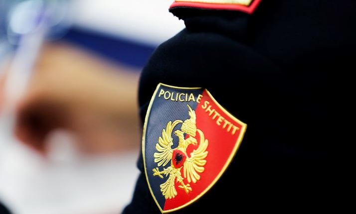 2.7 mln lekë për të mos i hapur dosje penale, tre policët e komisariatit të Orikumit merren të pandehur