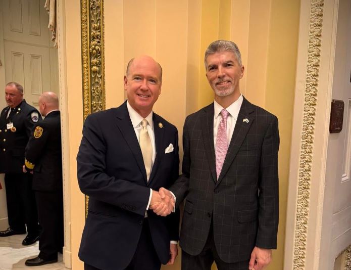 Ambasadori Dugolli e takon një kongresmen amerikan, flasin për zhvillimet e fundit dhe për avancim raportesh