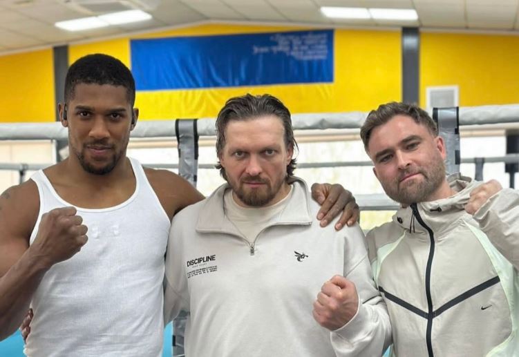 Usyk fton Joshuan, po stërviten së bashku për meçin e radhës