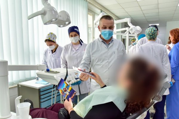 ​“Vizitat e fëmijëve para moshës 3 vjeçare te dentisti të bëhen të detyrueshme”