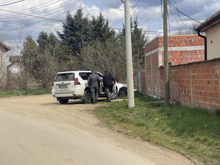 Policia shkon në shtëpinë e viktimës Ilaz Brahimi, familjarët s’flasin për rastin