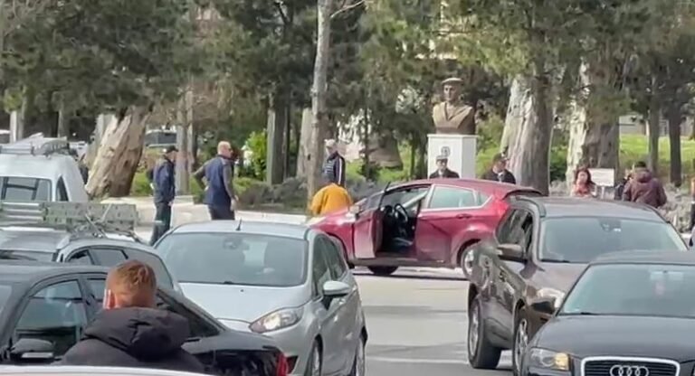 Aksident në Vlorë/ Makina përplas të moshuarin, transportohet në spital