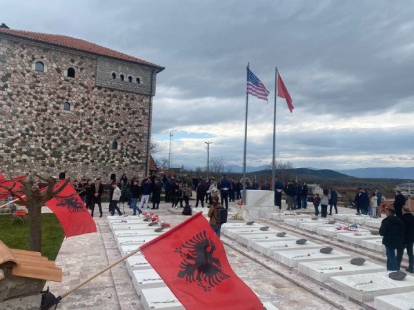 ​28-vjetori i Epopesë së Dukagjinit, homazhe në Gllogjan për dëshmorët e rënë