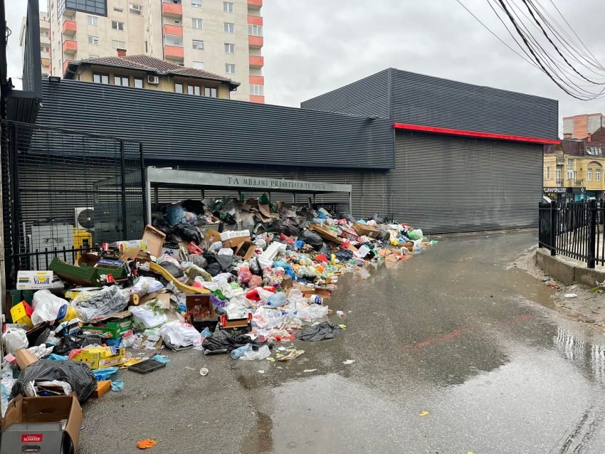 Problemi me mbeturina, Komuna e Prishtinës ndan rreth 1 milion euro për ndërtimin e kontejnerëve nën dhe mbitokësorë 