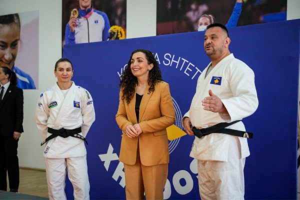 ​Presidentja Osmani viziton Qendrën Nacionale të Xhudos në Pejë