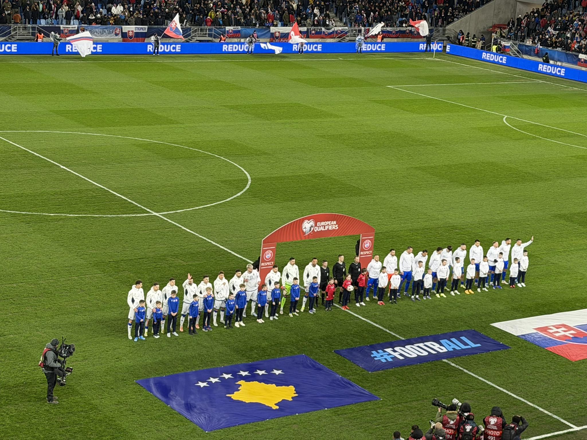 Lladrovci në Bratisllavë për ta përkrahur Kosovën