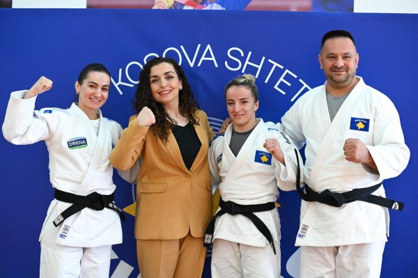 ​Osmani viziton Qendrën Nacionale të Xhudos, lavdëron kampionët dhe suksesin e Kosovës