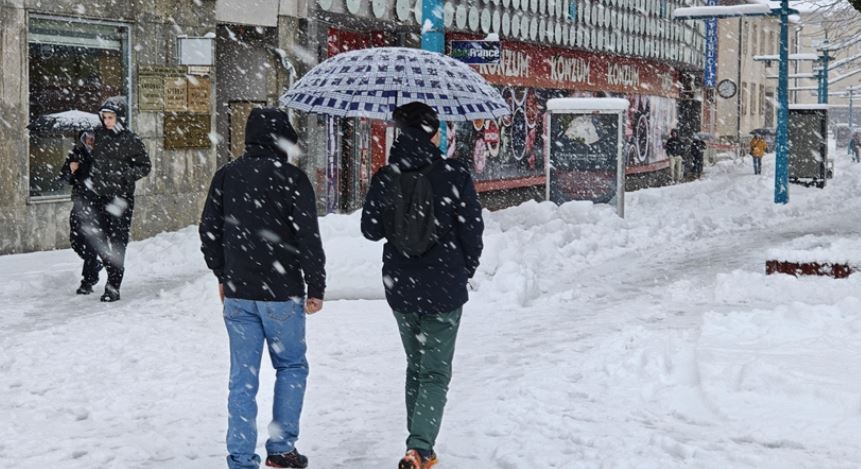 Reshjet e borës godasin Bosnjën dhe Hercegovinën, pezullohet mësimi në disa shkolla