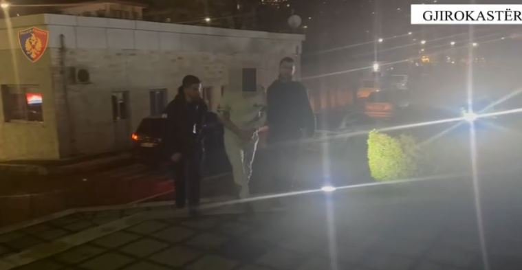 “Jam punonjës i IKMT, AKU, dhe…”/ Mashtroi 35 biznese, arrestohet 26-vjeçari në Sarandë, përfitonte 600 euro për çdo rast