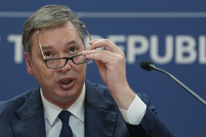 Lëkundjet e Vuçiqit në politikën e jashtme