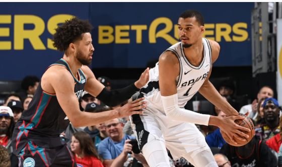 San Antonio mund Bucks dhe synon kreun në Perëndim