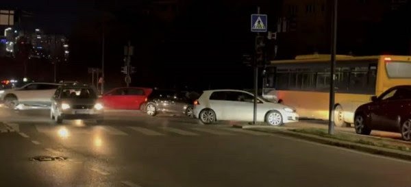 ​Kaos në kryeqytet si pasojë e mungesës së rrymës, KEDS-i pa përgjigje