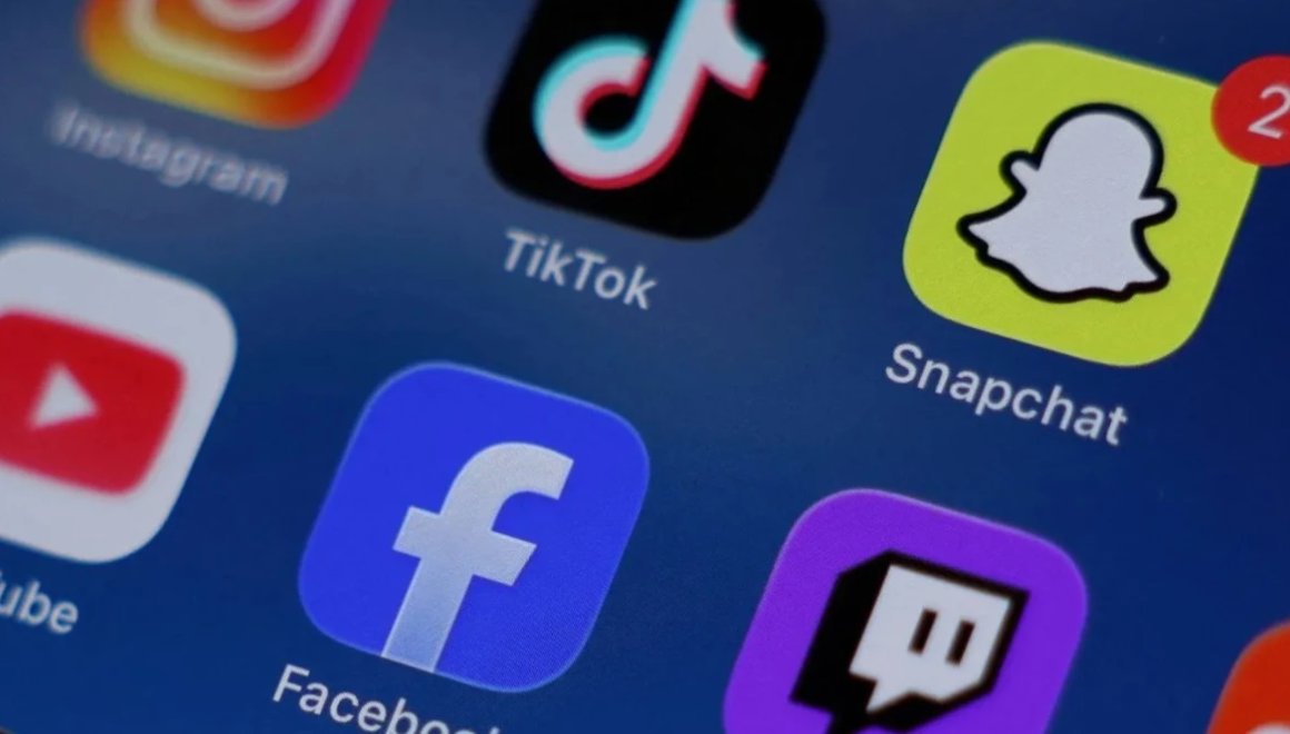 Zvicra mbështet rregulla më të ashpra të mediave sociale për të miturit, zbulon një sondazh