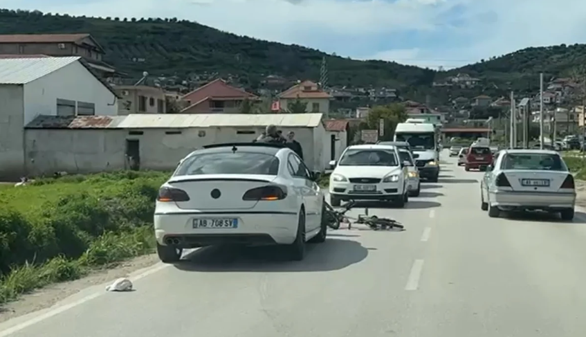 Aksident në aksin Fier-Patos/ Makina përplas një person me biçikletë, detajet e para