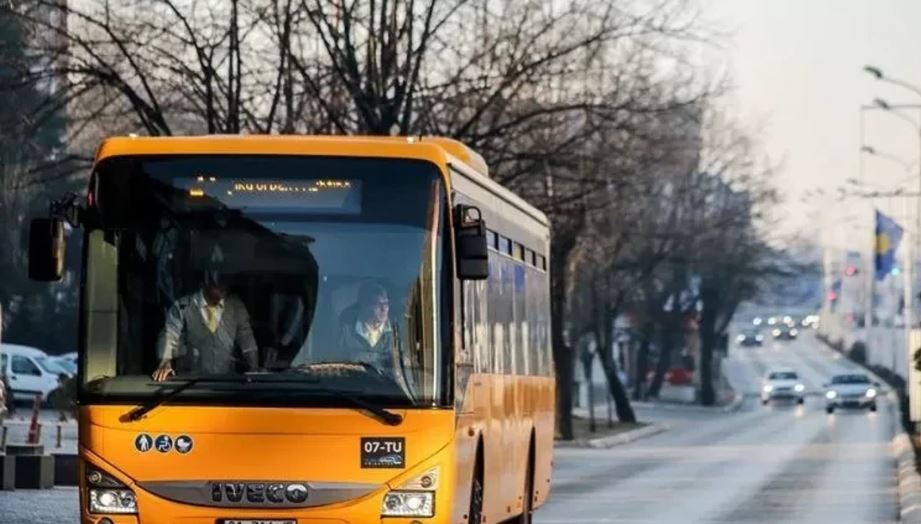 Shtohen linjat e autobusëve Aeroport – Prishtinë për shkak të ndeshjes Kosovë – Turqi