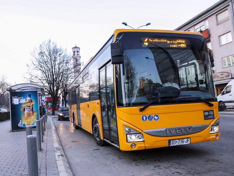 “Trafiku Urban” paralajmëron për vonesa e devijime të përkohshme në qarkullimin e linjave të autobusëve gjatë mbrëmjes