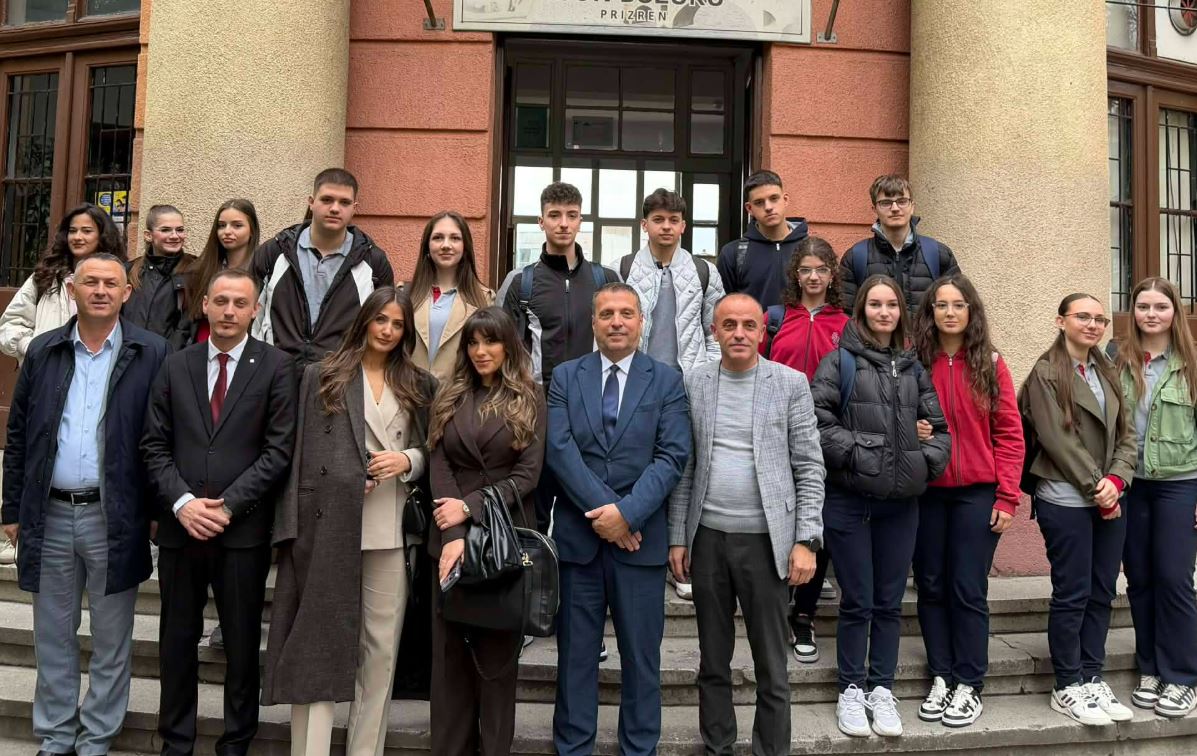 Ligjëratë për dhunën në familje në Gjimnazin `Gjon Buzuku` në Prizren