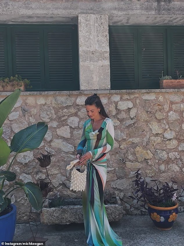 Michelle Keegan hap garderobën luksoze dhe nxjerr në shitje rrobat e saj dizajner
