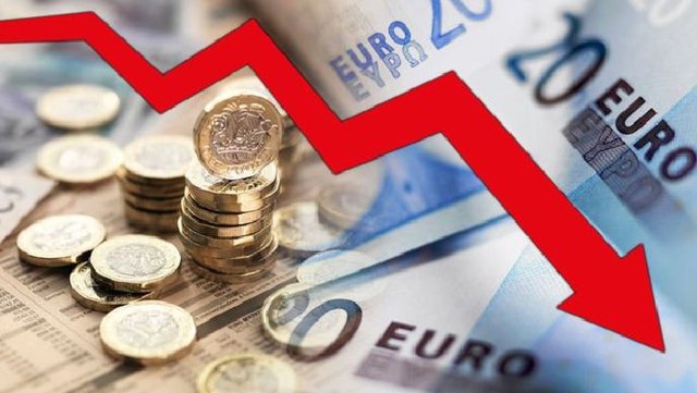 Këmbimi valutor 1 maj/ Me sa blihen e shiten dollari dhe euro, çfarë ndodh me monedhat e tjera