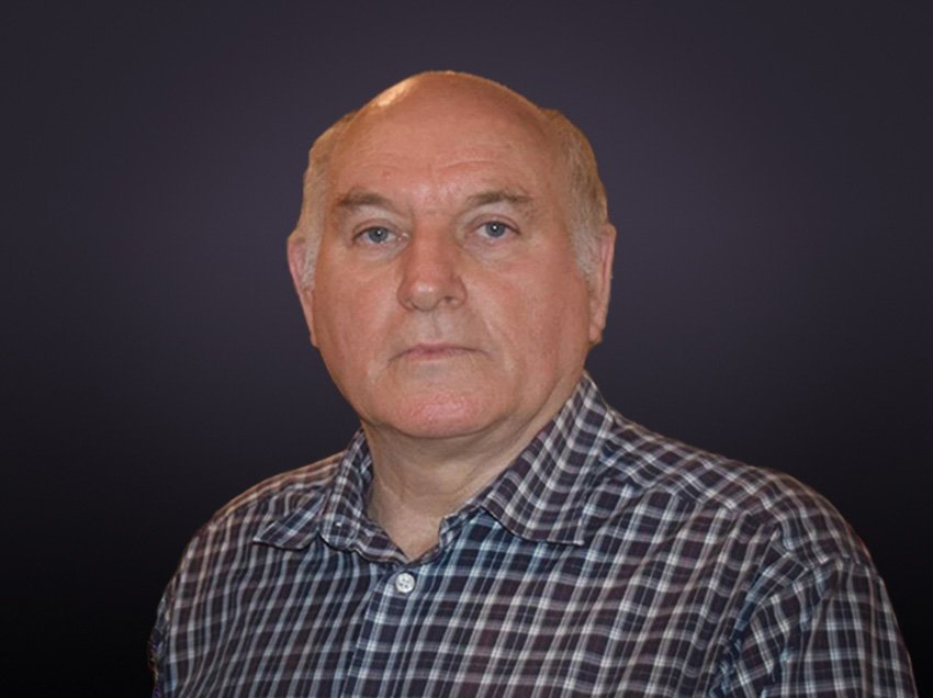 Tallja groteske e Kurtit me opozitën!