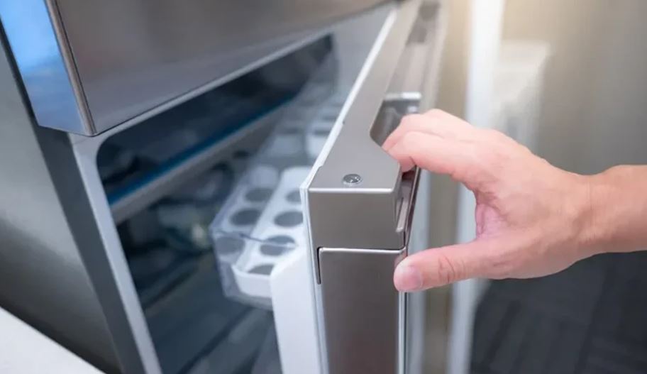 Provojeni këtë test te dera e frigoriferit: Menjëherë zbuloni pse po paguani më shumë rrymë