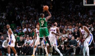 Philadelphia eliminon Boston-in, nuk i mposhtnin në këtë fazë që prej vitit 1982