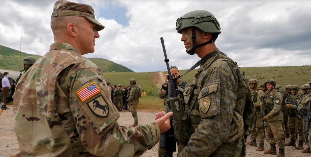 Kosova drejt NATO-s, ekspertët: Rezoluta në SHBA sjell moment të ri!