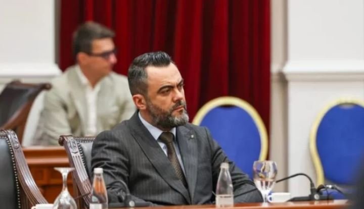 “Fjala e lirë nuk guxon të frikësohet”, zv/ministri i Arsimit, Driton Sulejmani dënon kërcënimet ndaj Blendi Hodait