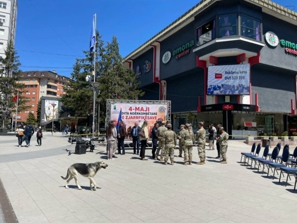 ​Zjarrfikësit parakalojnë me automjete në Mitrovicë